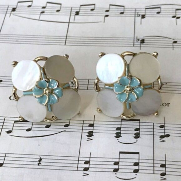 ENAMEL FLOWER & MOP SCREW BACK EARRING - Picture 1 of 3